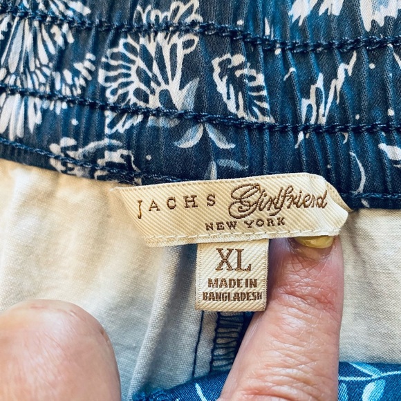 Jachs Girlfriends Blue Floral Patterned Shorts - Picture 3 of 6